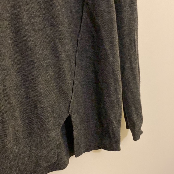 Vince Gray Mercerized Wool Blend Drop Shoulder Exposed Seam Turtleneck - Picture 2 of 6